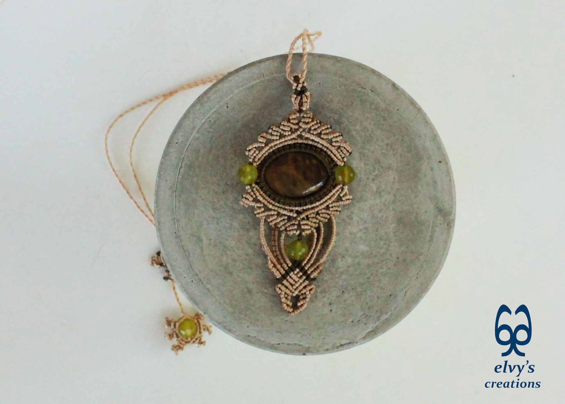 Beige Macrame Necklace with Jasper Gemstones Green Macrame Pendant Macrame Jasper Stone, Μπεζ Μακραμέ Κολιέ με Πράσινες Πετρες Κρυστάλλους  Ίασπις 