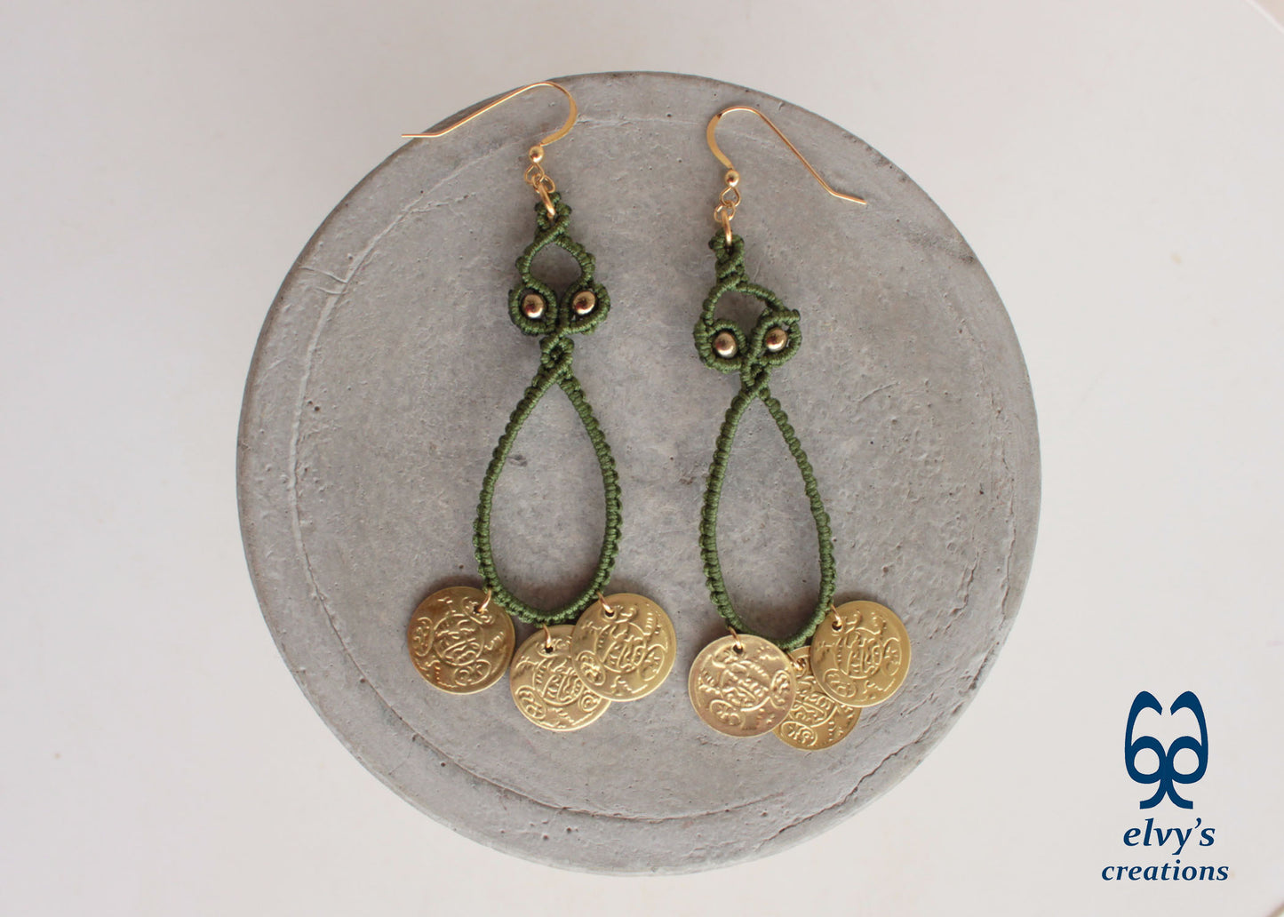 Green Macrame Earrings with Hematite Gemstones Gypsy Earrings with Coins Boho Dangle with Coins, Μακραμέ Σκουλαρίκια με Χρυσά Φλουριά και Κρυστάλλους Αιματίτη